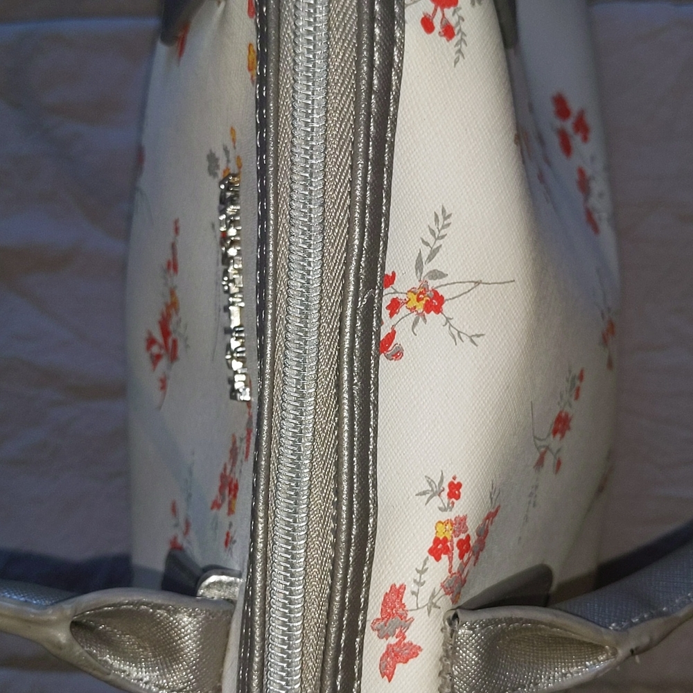 Kenneth Cole Reaction Floral Purse - Picture 9 of 15